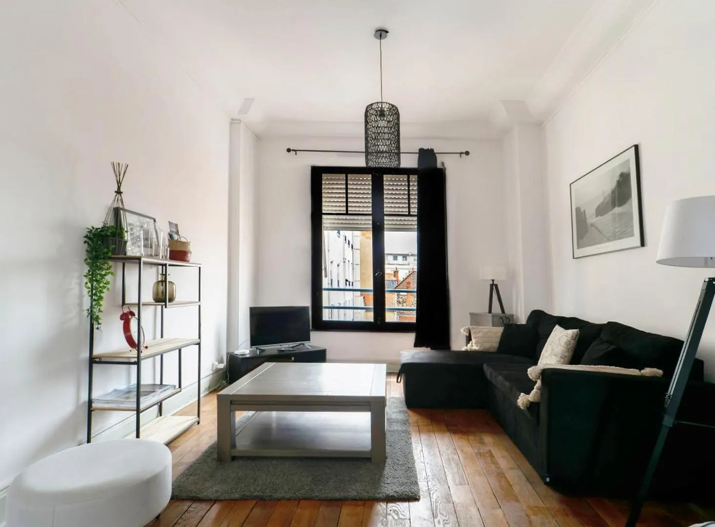 Residence Le Paris - Appartements Centre Ville Vichy 0*,  France
